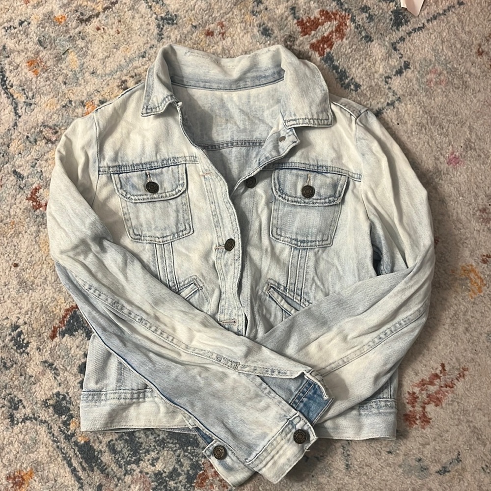 Light Wash Gap Denim Jacket. Size XS